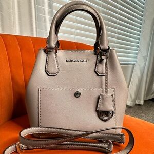 Michael Kors- Vintage leather Tote Includes matching wallet
